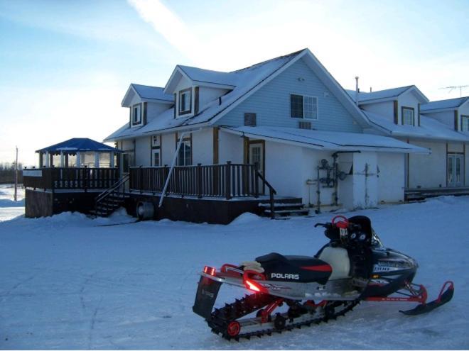 North Adventure Inn Cochrane Luaran gambar